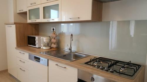 De Lux Apartments