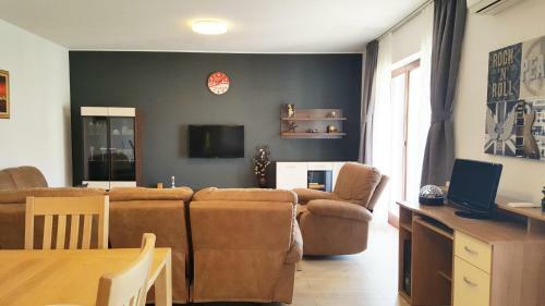 De Lux Apartments