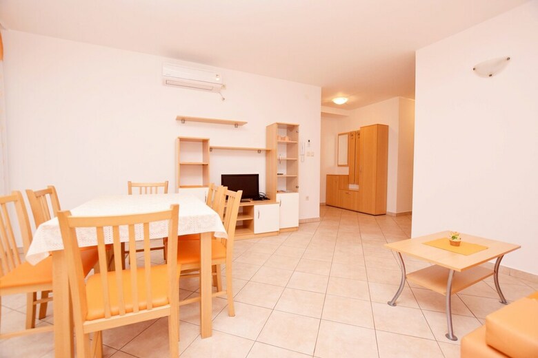 Apartments Lana