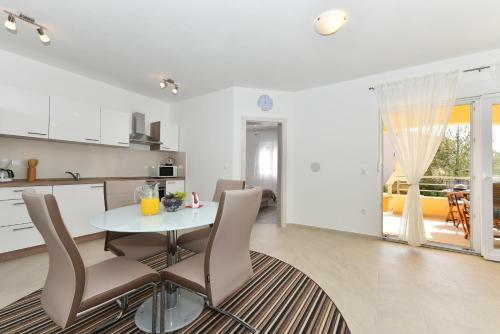 Apartments Ana Vrsi