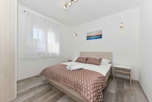 Apartments Ana Vrsi