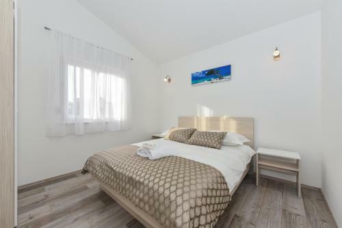 Apartments Ana Vrsi