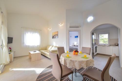 Apartments Ana Vrsi