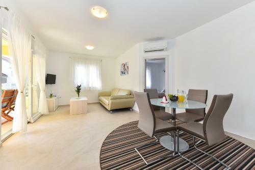 Apartments Ana Vrsi
