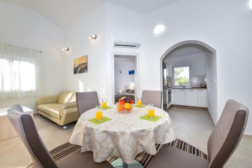 Apartments Ana Vrsi