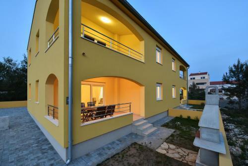 Apartments Ana Vrsi