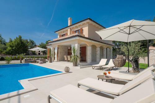 Villa Nikol