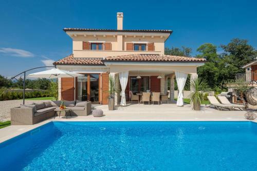 Villa Nikol