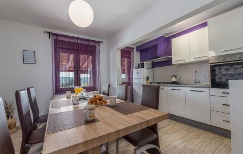 Hostal Sea View Apartments With Private Pool