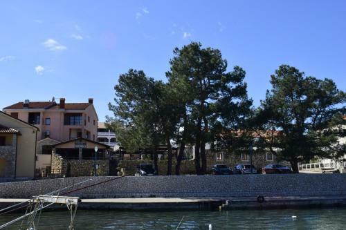 Apartments Anchor