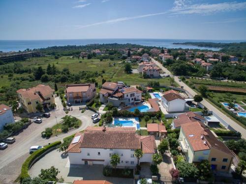 Hostal Villa Hope - Apartments With Shared Pool