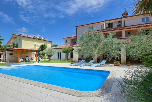 Hostal Villa Hope - Apartments With Shared Pool