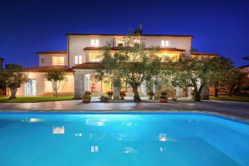 Hostal Villa Hope - Apartments With Shared Pool