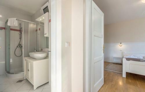 Hostal Villa Hope - Apartments With Shared Pool