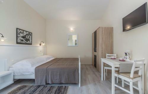 Hostal Villa Hope - Apartments With Shared Pool
