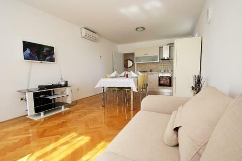 Spacious Apartment Peteh In Veli Maj