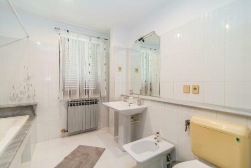 Hostal Apartments Dino