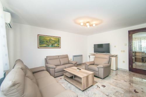 Hostal Apartments Dino