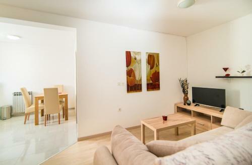 Hostal Apartments Dino