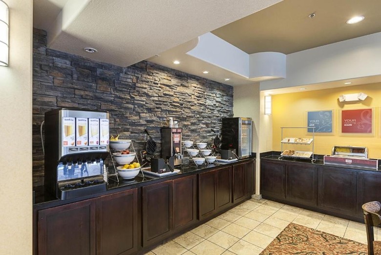 Hotel Comfort Suites Nw Near Six Flags