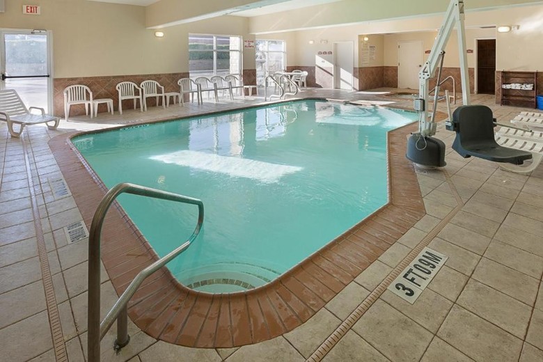 Hotel Comfort Suites Nw Near Six Flags
