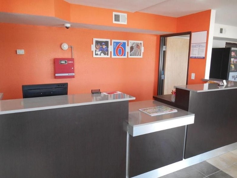 Hotel Econo Lodge East