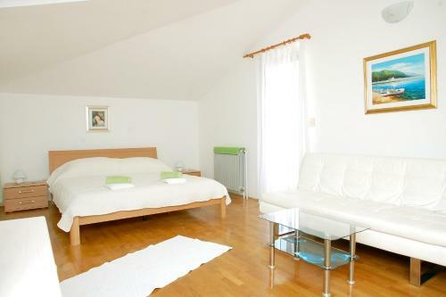 Beach Step Apartment