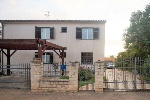 Hostal Apartments Sandra