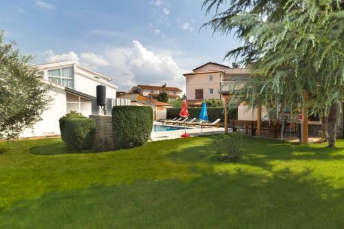 Villa Irena With Private Pool In Porec