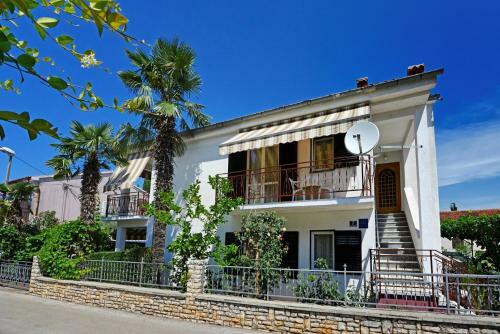 Hostal Apartment Complex Nevia