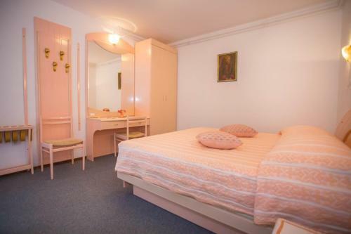 Hostal Apartment Complex Nevia