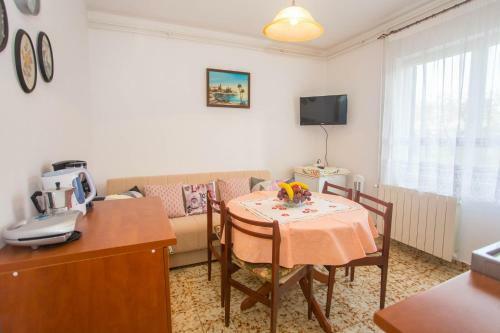 Hostal Apartment Complex Nevia