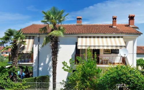 Hostal Apartment Complex Nevia