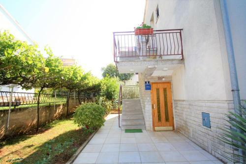 Apartamentos Labinac Ines, Only 300 M From Beach