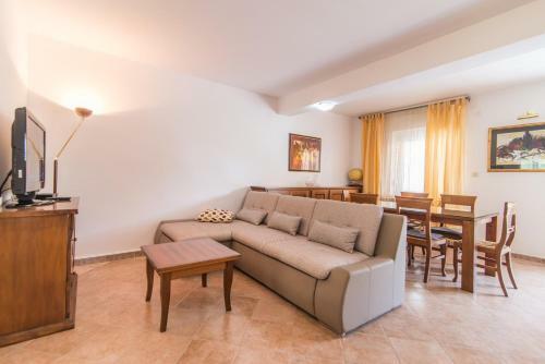 Hostal Apartment Complex Kampic