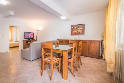 Hostal Apartment Complex Kampic