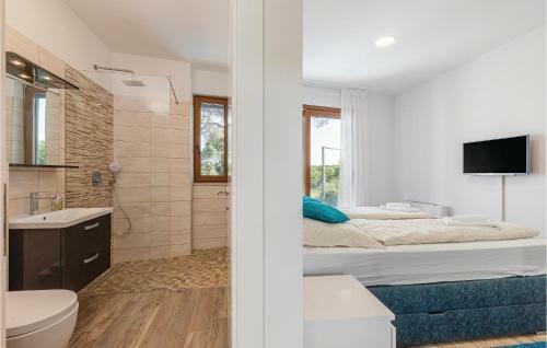 Four-bedroom Holiday Home In Cervar