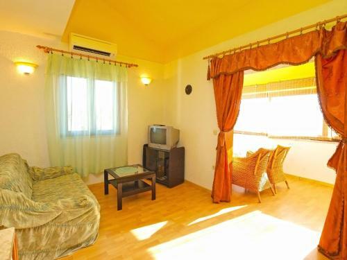 Apartments Alma 879