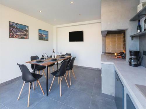 Three-bedroom Holiday Home In Porec