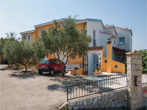 Two-bedroom Apartment In Posedarje