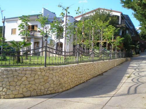 Hostal Pansion Adria Haus