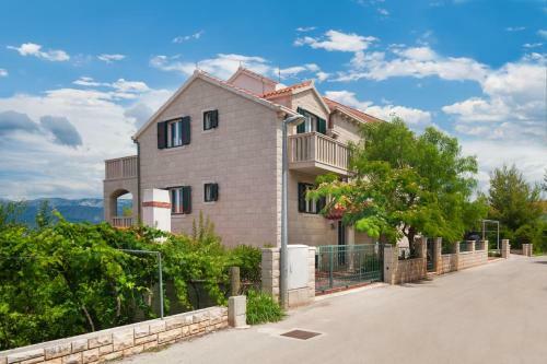 Apartment Postira 15242b