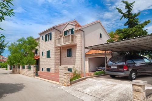 Apartment Postira 15242b