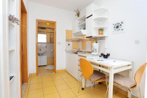 Apartment Postira 2913b