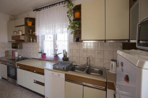 Apartment Postira 12291a