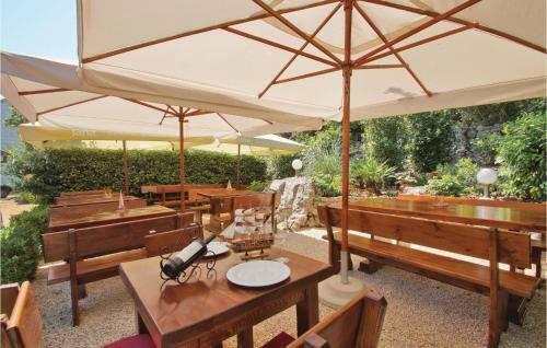 Holiday Home Peljesac-dingac-potocine With Outdoor Pool
