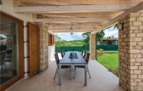 Three-bedroom Holiday Home In Cambarelici