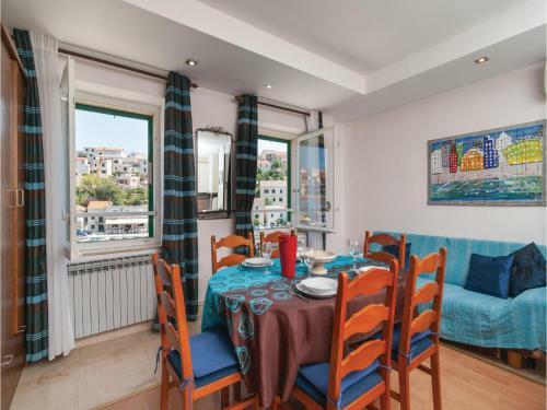 Three-bedroom Apartment In Povlja