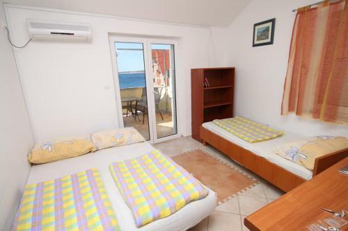 Apartment Povljana 3316e