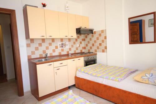Apartment Povljana 3316g